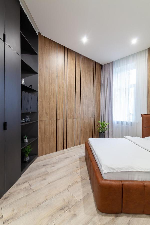 Royal Vip Apartment On Leontovicha 5 Liov Exterior foto