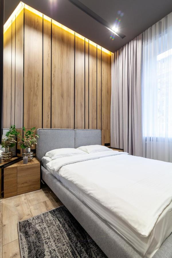 Royal Vip Apartment On Leontovicha 5 Liov Exterior foto