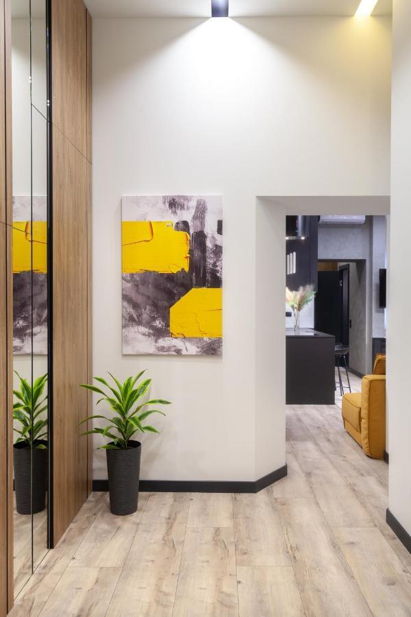 Royal Vip Apartment On Leontovicha 5 Liov Exterior foto