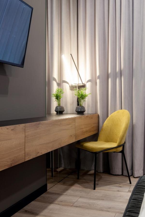 Royal Vip Apartment On Leontovicha 5 Liov Exterior foto