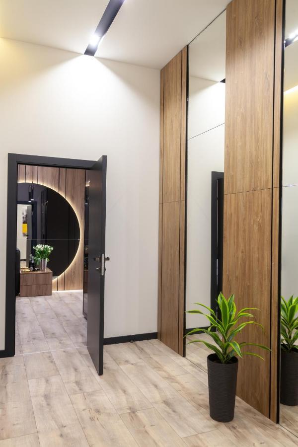 Royal Vip Apartment On Leontovicha 5 Liov Exterior foto