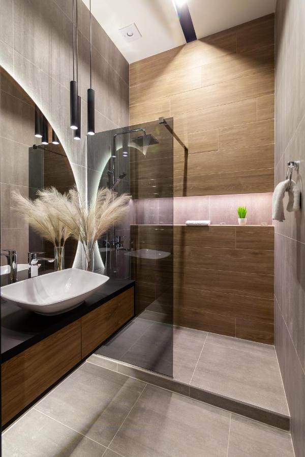 Royal Vip Apartment On Leontovicha 5 Liov Exterior foto