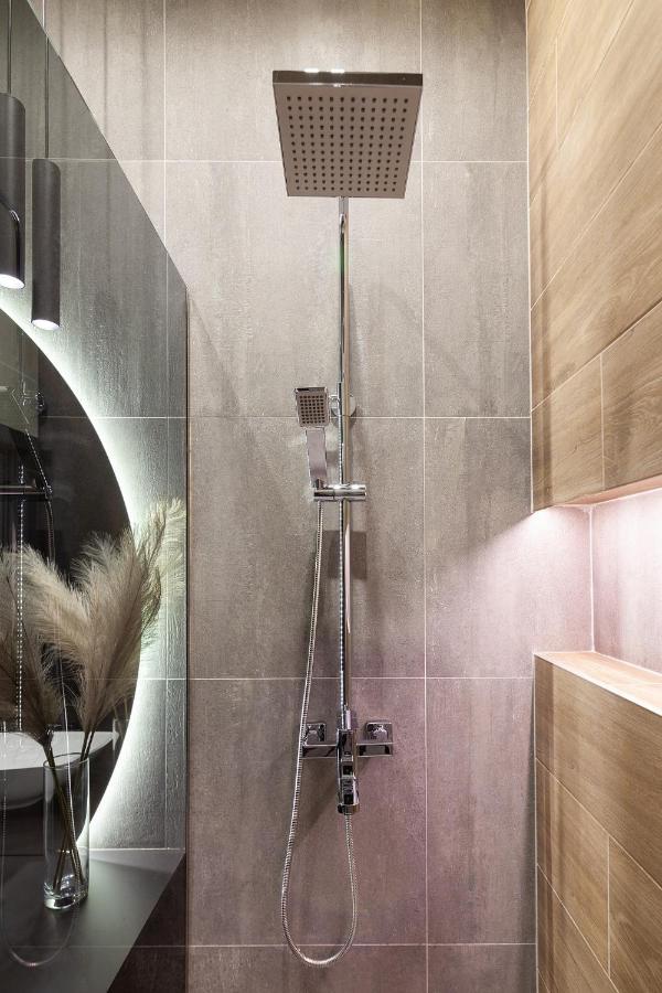 Royal Vip Apartment On Leontovicha 5 Liov Exterior foto