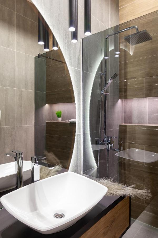 Royal Vip Apartment On Leontovicha 5 Liov Exterior foto