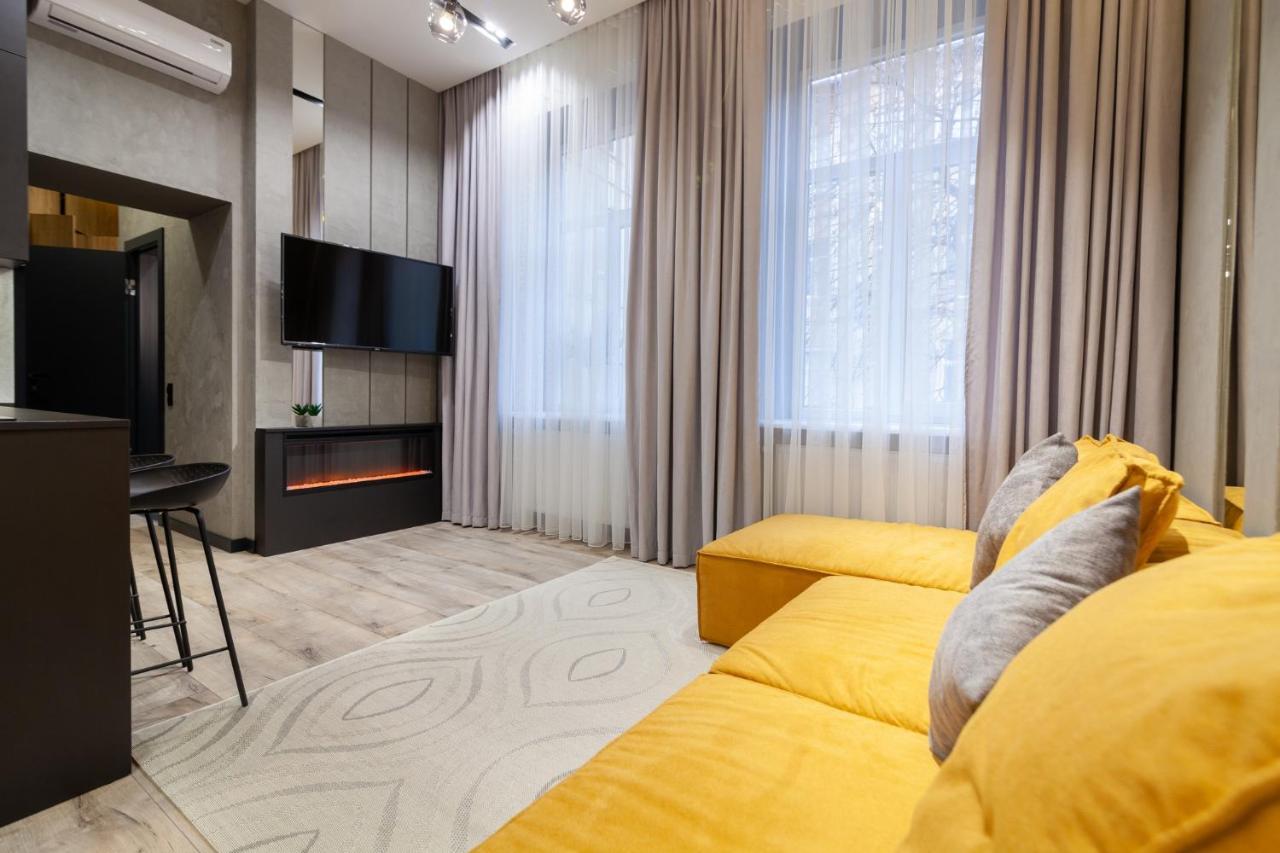 Royal Vip Apartment On Leontovicha 5 Liov Exterior foto