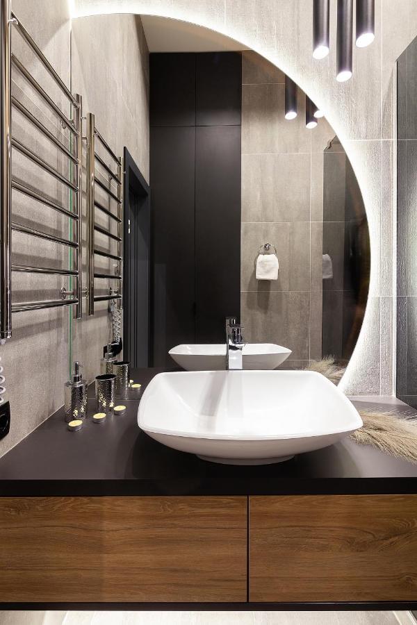 Royal Vip Apartment On Leontovicha 5 Liov Exterior foto